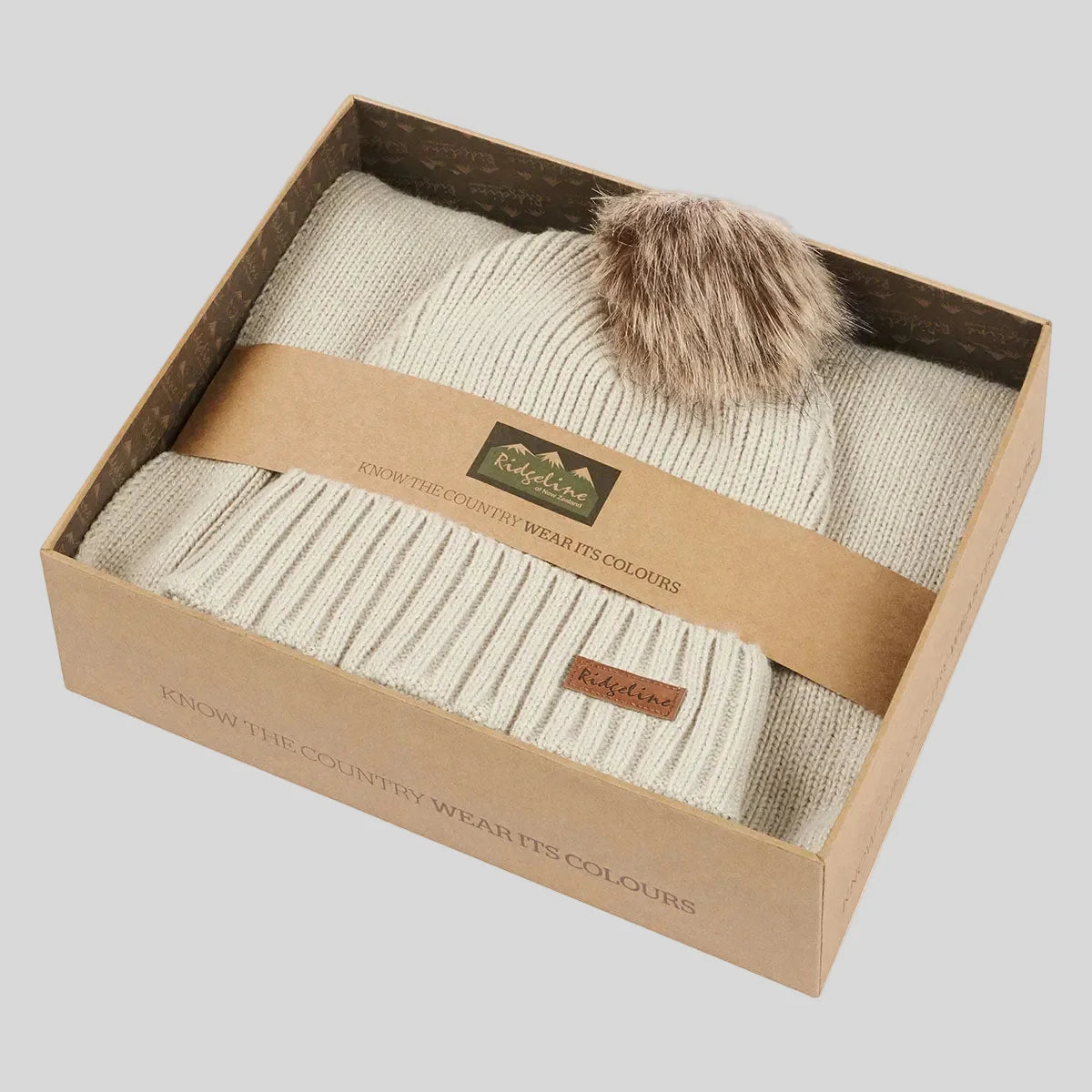 Coffret bonnet à pompom et écharpe Baltic - Sand - Ridgeline of New Zealand