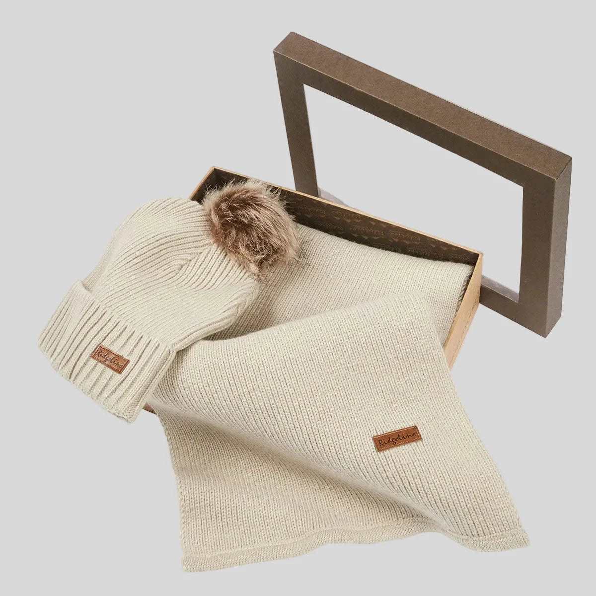 Coffret bonnet à pompom et écharpe Baltic - Sand - Ridgeline of New Zealand