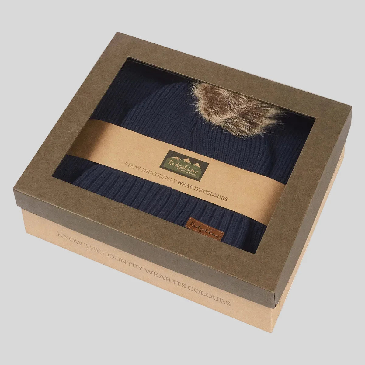 Coffret bonnet à pompom et écharpe Baltic - Tarn - Ridgeline of New Zealand